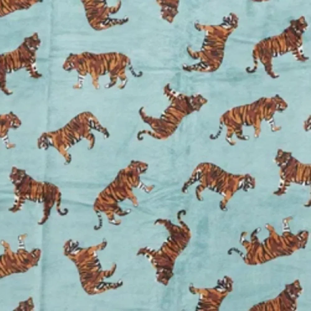 VERA BRADLEY Teal Bali Tigers Essential Throw Blanket in Fleece